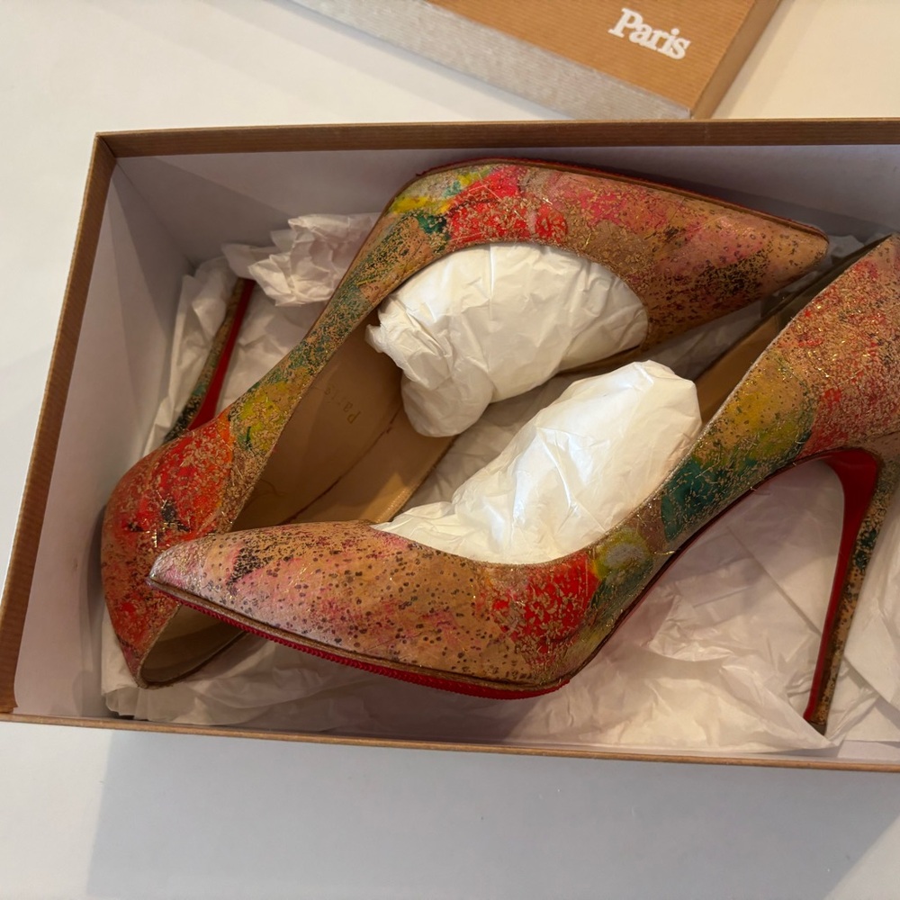 Christian Louboutin Pigalle Follies with Red Bottoms Women’s designer heels - Picture 3 of 9